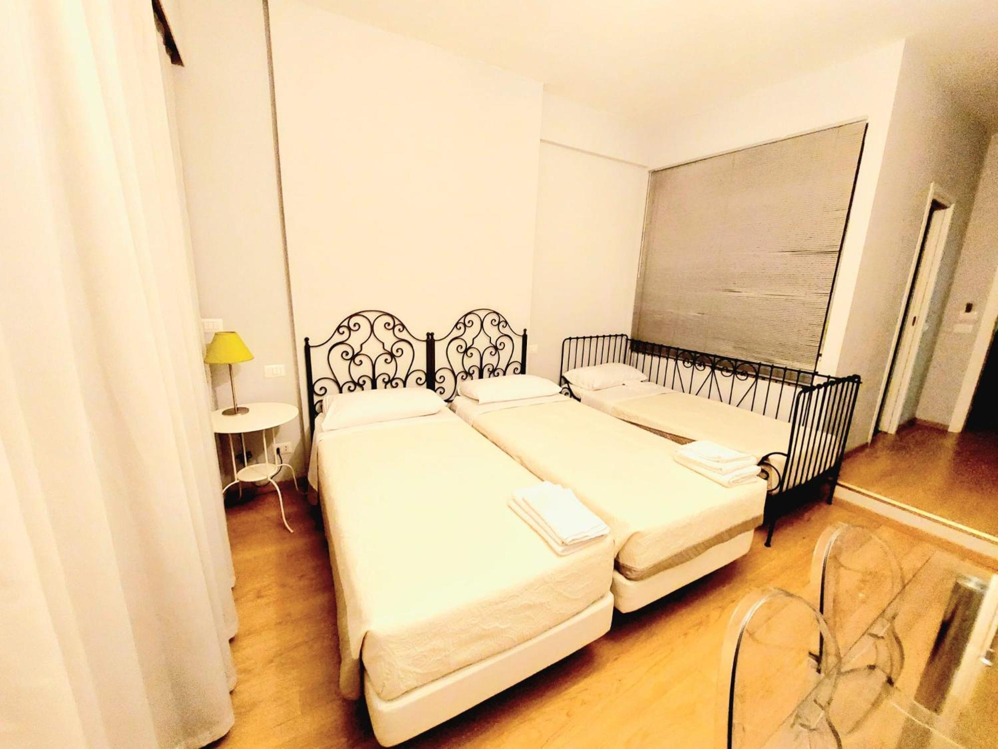 Vanity Apartment - 4 Bedrooms With 4 Bathrooms - Ac & Wifi โรม ภายนอก รูปภาพ
