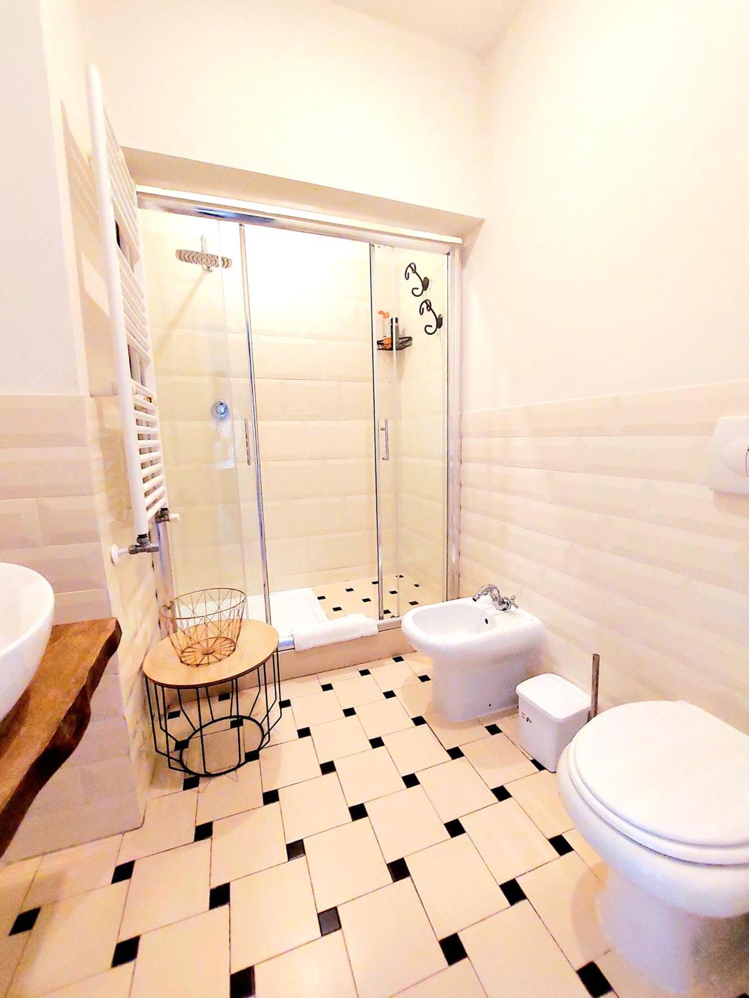 Vanity Apartment - 4 Bedrooms With 4 Bathrooms - Ac & Wifi โรม ภายนอก รูปภาพ